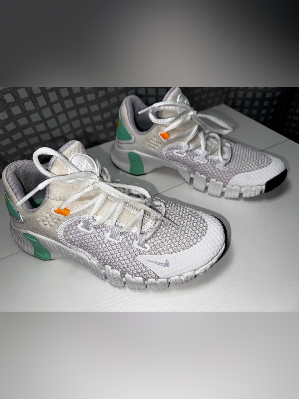 Nike Free Metcon 4 Women’s White & Mint Green Athletic Sneakers SZ 7